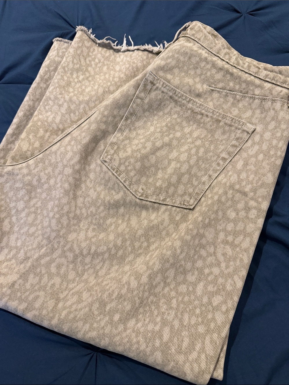 Universal Thread High-Rise Barrel/Wide Leg Jeans - Picture 2 of 3